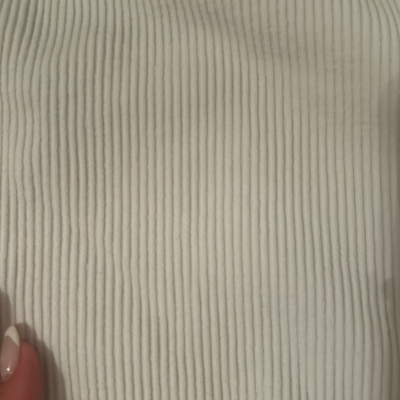 Aritzia ribbed tank top - Picture 4 of 4